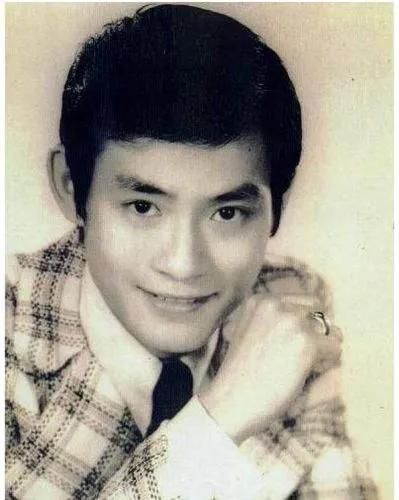 他是tvb第一代顶流，玉树临风，风流倜傥，满足古装迷所有的幻想