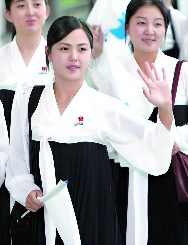 朝鲜的“后宫”：85后的李雪主，凭啥上位朝鲜第一夫人？