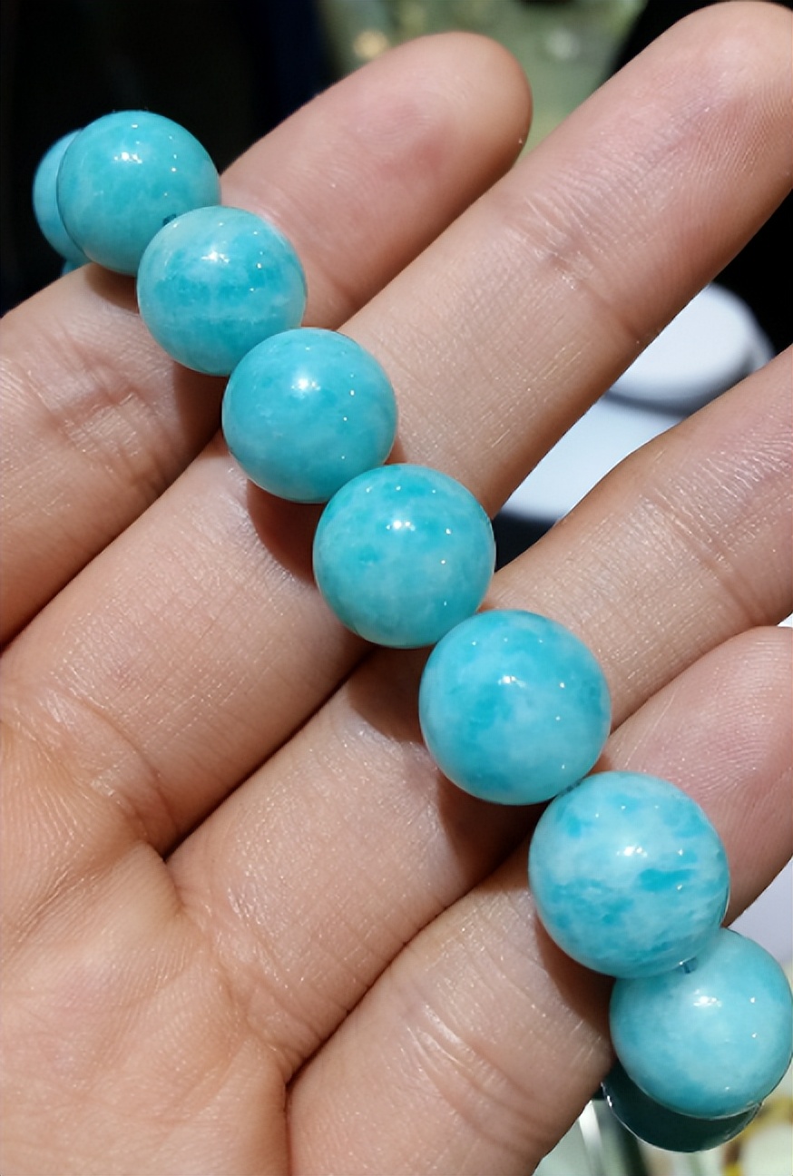 月光海纹石,海纹石戴着会变化吗