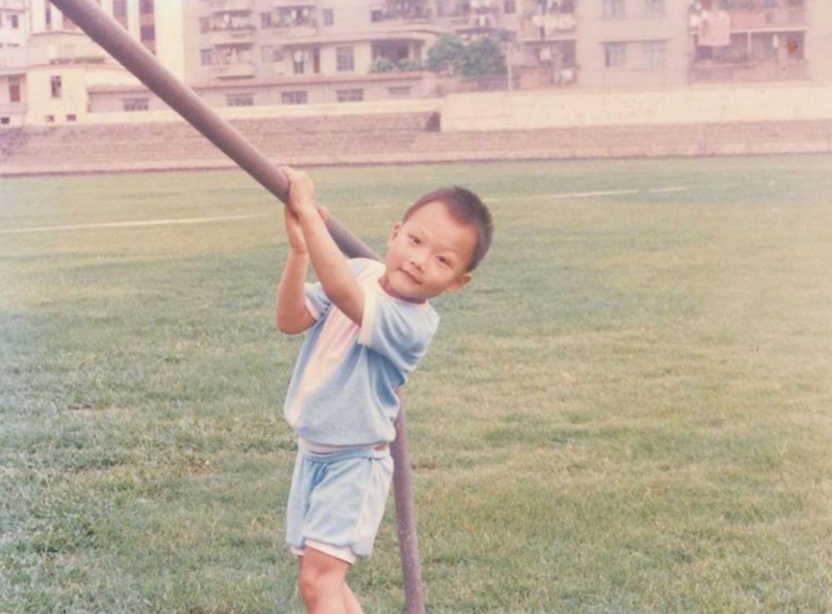 易建联身价上亿迎娶巴西宝贝,易建联妻子荆灵个人资料