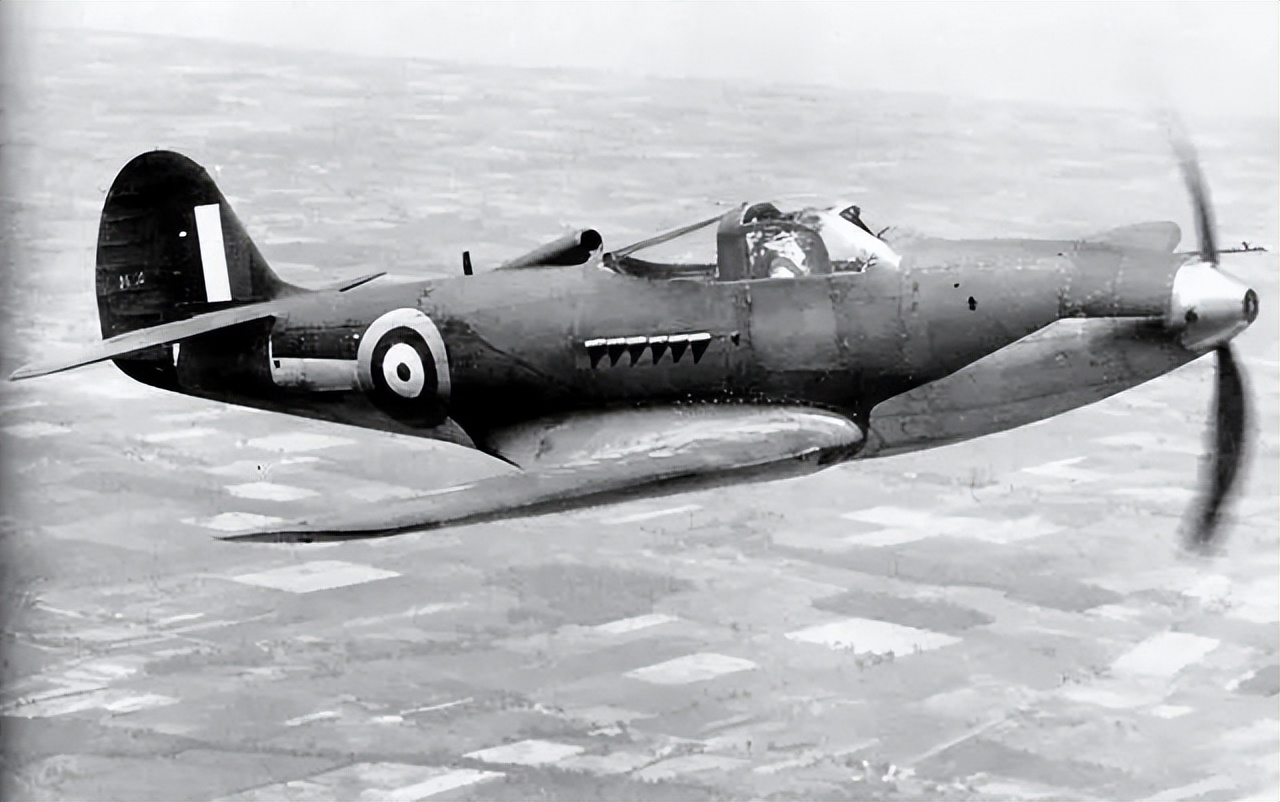 633.仙人掌丛中的眼镜蛇：P-400战斗机在瓜岛