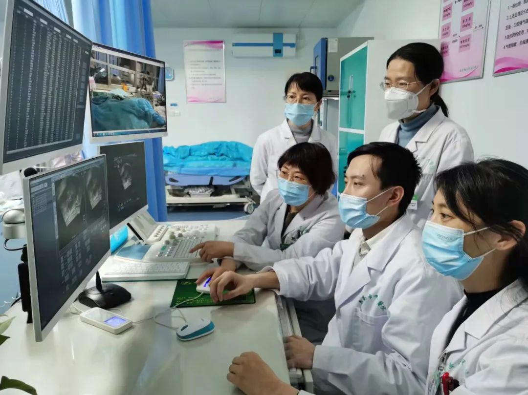 「诊疗我们更专业——技术篇」“强强联合隔山打牛”创首例