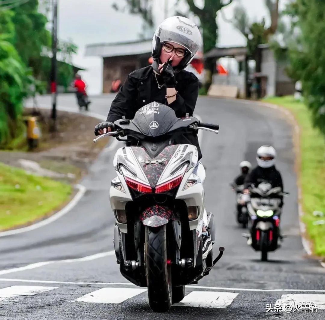 雅马哈nvx155帅气视频,aerox155与nvx155哪个好