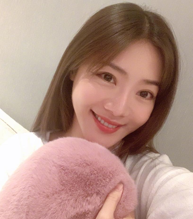 邓家佳分享新冠康复过程，反复发烧喉咙痛还鼻塞，是最难受的感冒