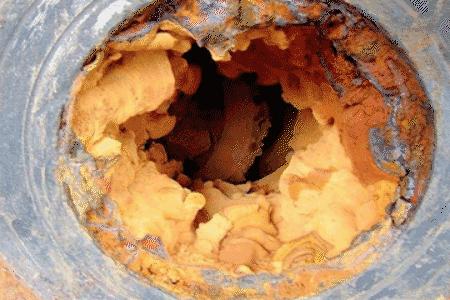 马桶用久了冲劲小了怎么办,马桶冲水无力倒一盆水才能冲下去