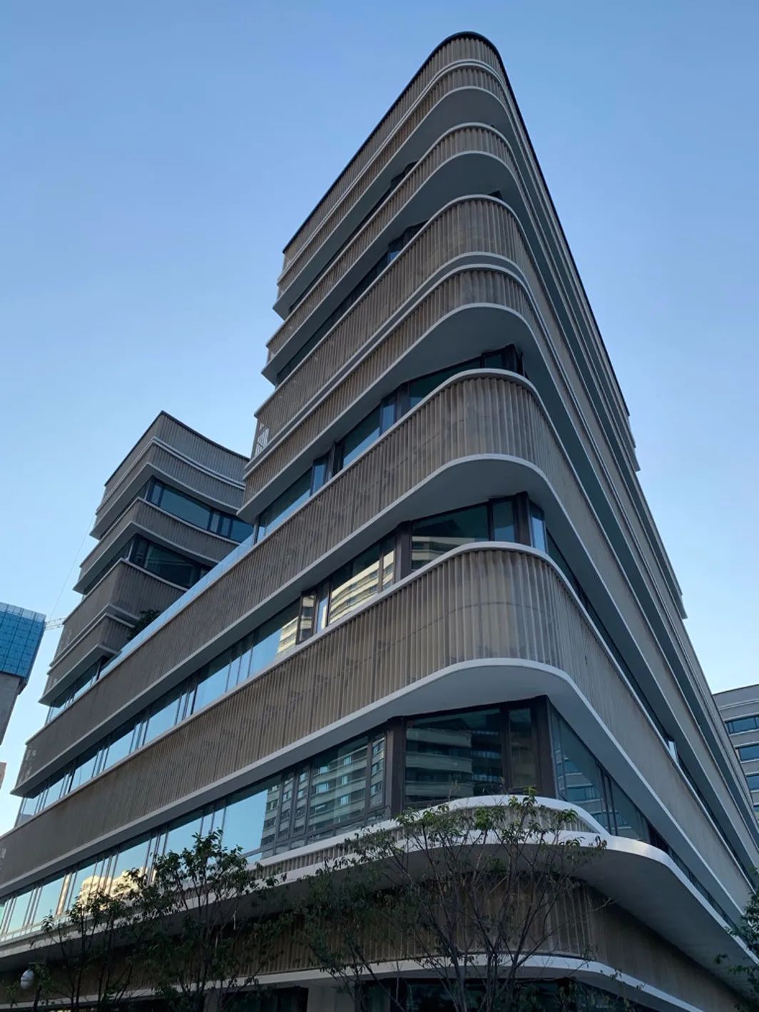 花园式医院设计效果图,医院空间设计简洁温馨