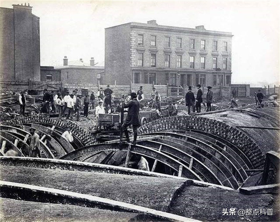 为啥往水泥里加砂浆,白糖能阻止水泥硬化这是真的吗