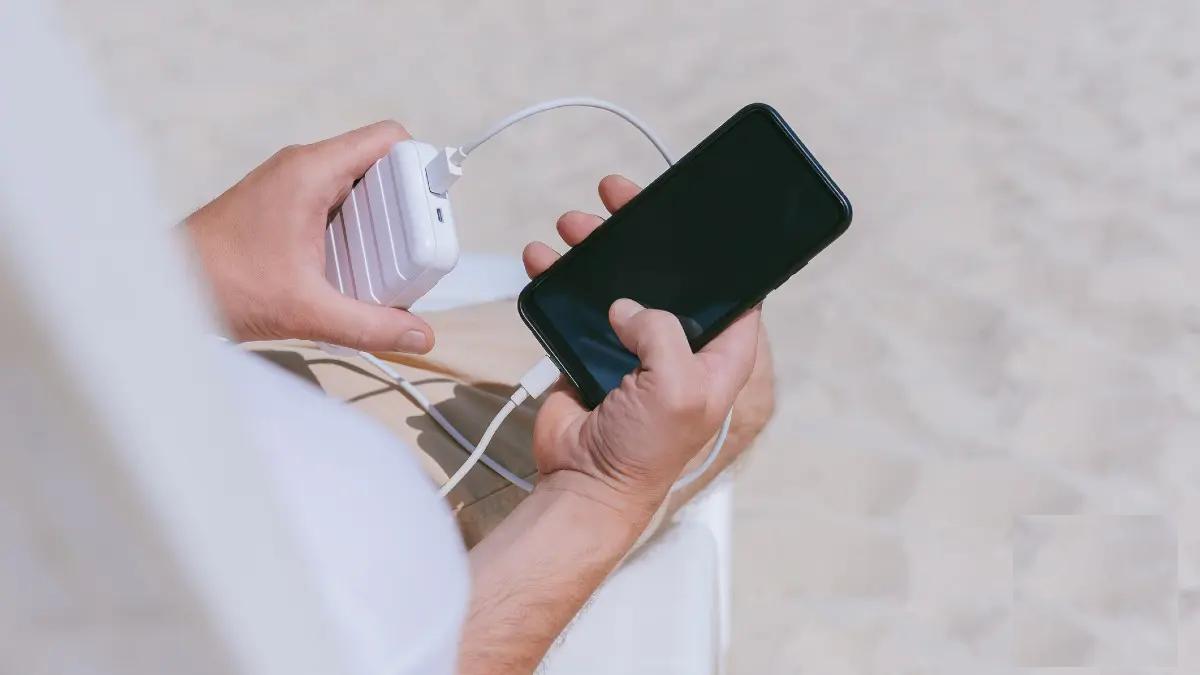 警惕手机充电错误方式,智能手机电池错误充电
