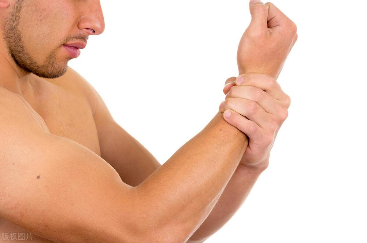 男人太瘦怎么变壮,男生瘦到多少斤适合开始练肌肉