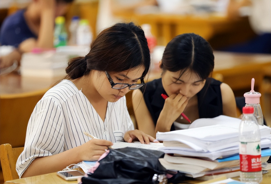 文科热门专业现状及前景,文科类未来10大前景专业