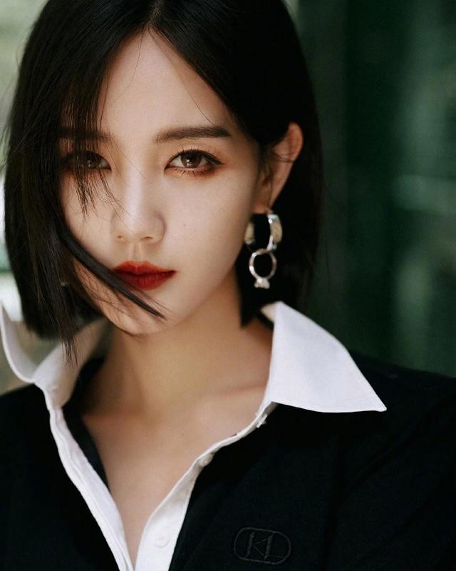 李一桐飞机上脱鞋引争议后续,李一桐揭纱帽