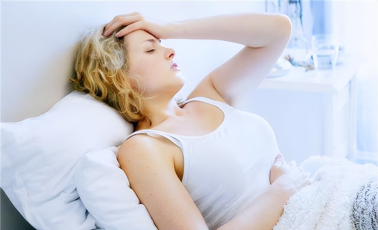 月经没来小腹左侧轻微痛怎么回事,月经没来小腹部隐痛可要当心了