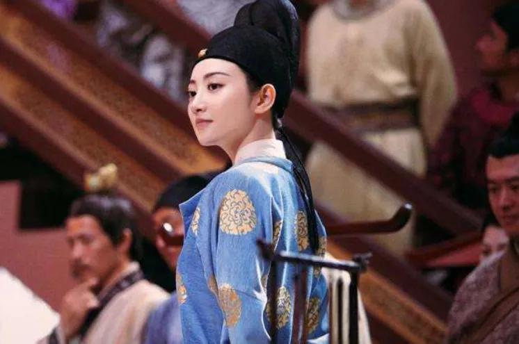 哪一年农民不用交公粮的,农民哪一年开始不用交公粮了