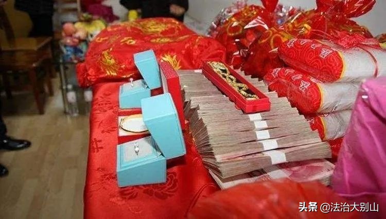 领了结婚证离婚能要求返还彩礼吗,结婚一年后离婚彩礼是否应当返还