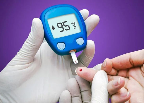 糖尿病引起肾衰竭年轻小伙子,男子糖尿病足