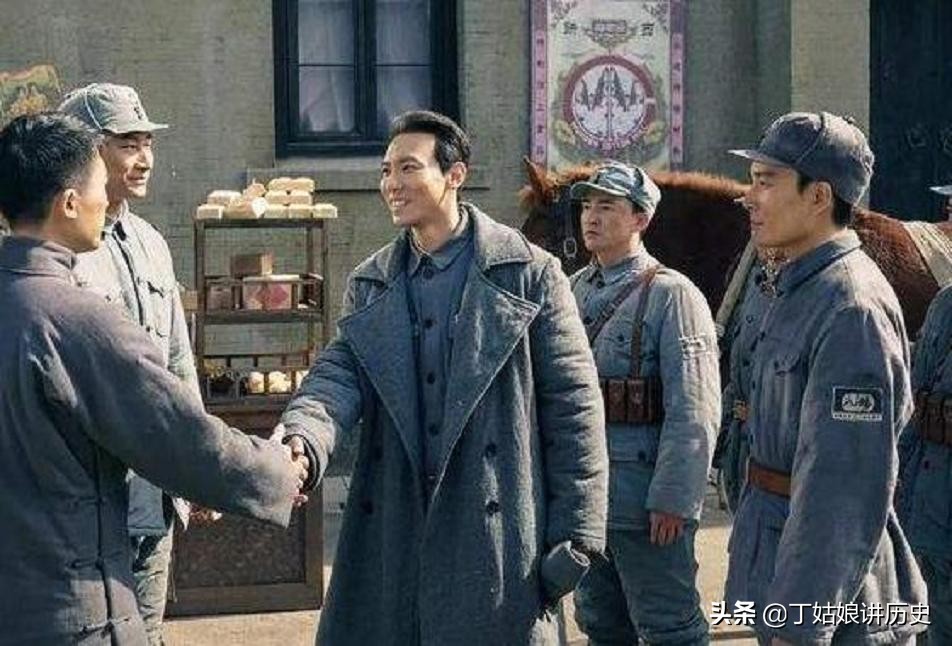 团长带着队伍来到鬼子炮兵营,团长带突击队偷袭日本鬼子