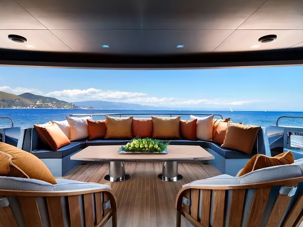 亿万富翁为什么都爱吃喝嫖赌,为什么亿万富翁也买英菲尼迪