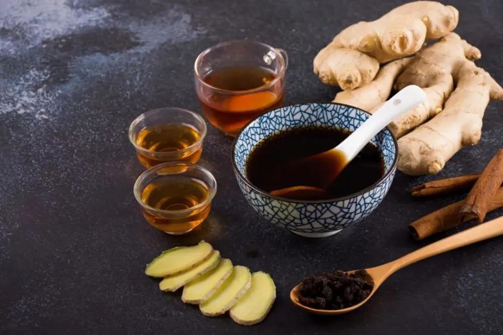 手脚冰凉每天炒菜吃姜改善,小孩手脚冰凉做饭能放点姜