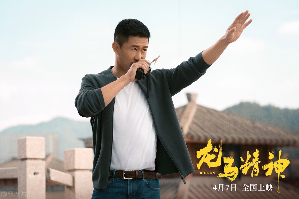 成龙吴京新电影龙马精神杀青视频,成龙与吴京龙马精神