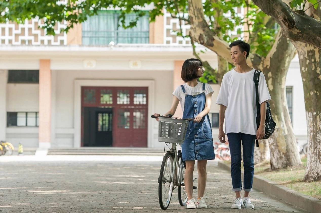 女孩身高150cm来例假还能长多高,女孩刚来例假身高还能长高吗