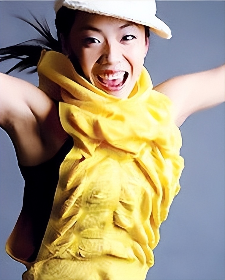 全裸写真第一人,走红后“家破夫散”,汤加丽如今过的怎么样?