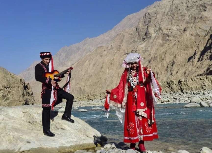 十个家庭九个参军,他们是中国唯一的白种人,也是最爱国民族之一