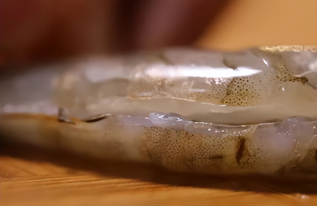 虾身上的虾线为什么不能吃,虾线到底是不是虾的粪便呢