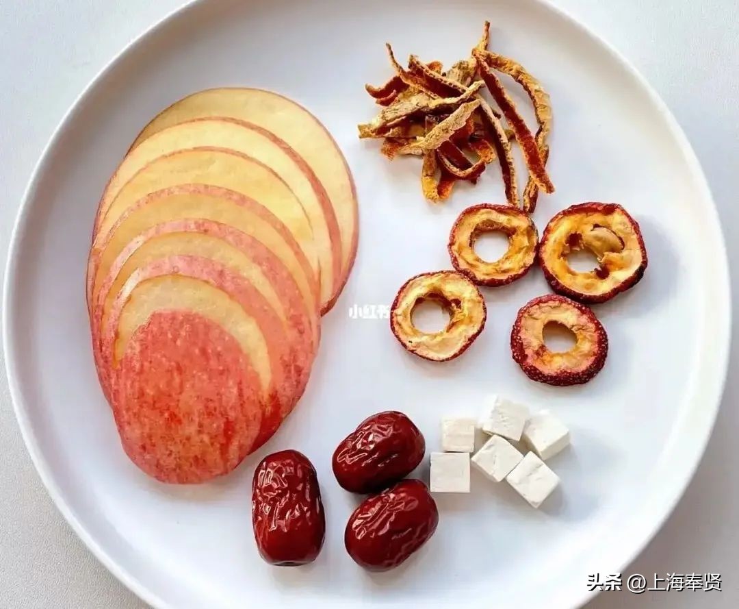 陈皮茯苓山楂苹果煮水喝的功效,茯苓山楂陈皮苹果煮水什么时间喝