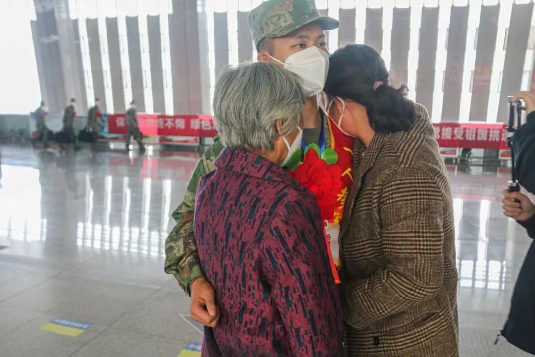 2022年进入倒计时，盘点那些让人流泪的瞬间，第2张我就没忍住