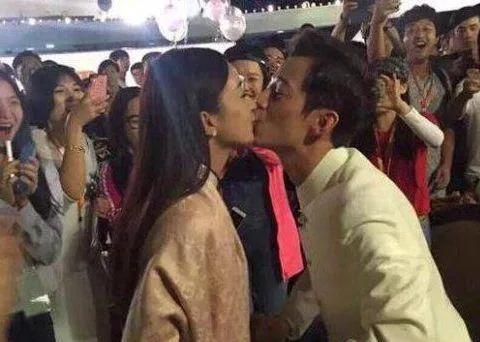 17年努力护着4个兄弟姐妹，最后却都离他而去，何炅老了，也累了