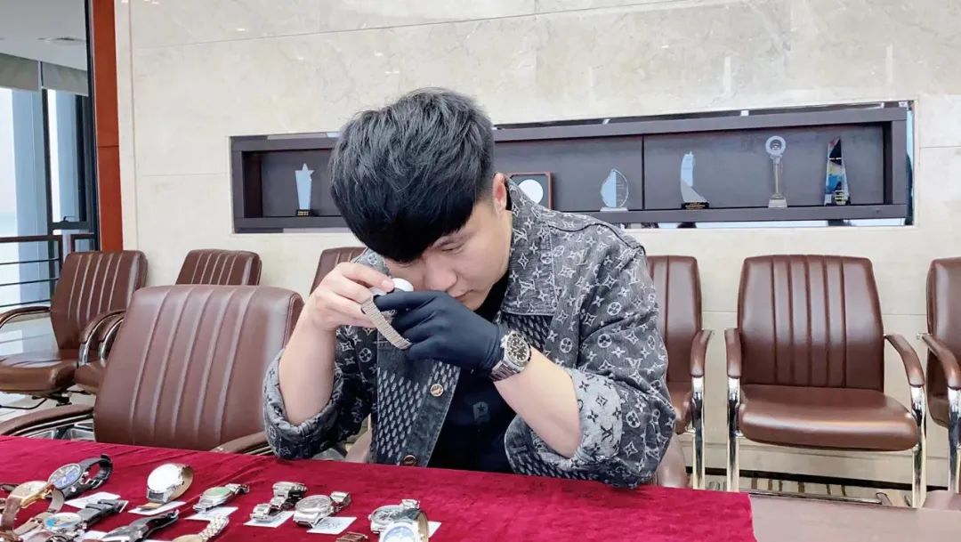 杨浦区名包名表鉴定,鉴定奢侈品包真假故事