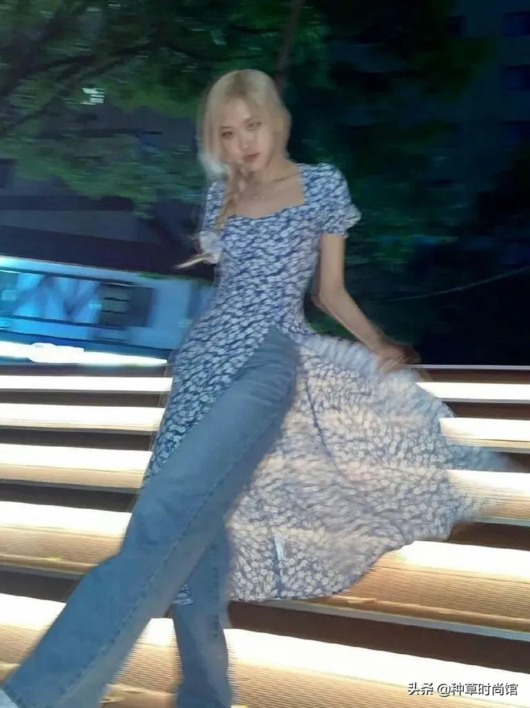 今年流行穿什么裤子和裙子,今年流行裙子配什么裤子