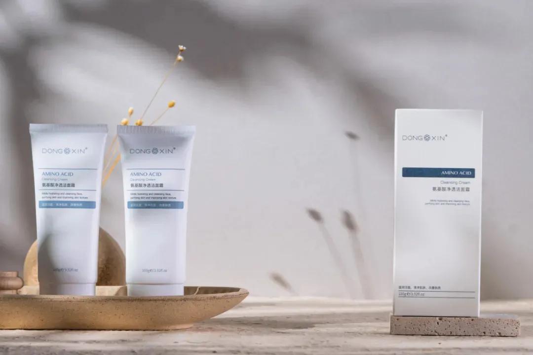 皮肤干会引起毛孔大吗,皮肤干还长痘属于什么肤质