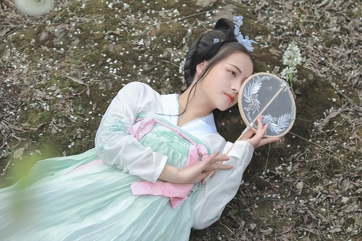 现代诗人写拟人化七绝,写七绝诗的简单方法