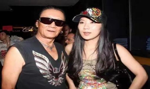 coco被谢贤养了12年期间给过什么,coco被大49岁的谢贤宠爱12年