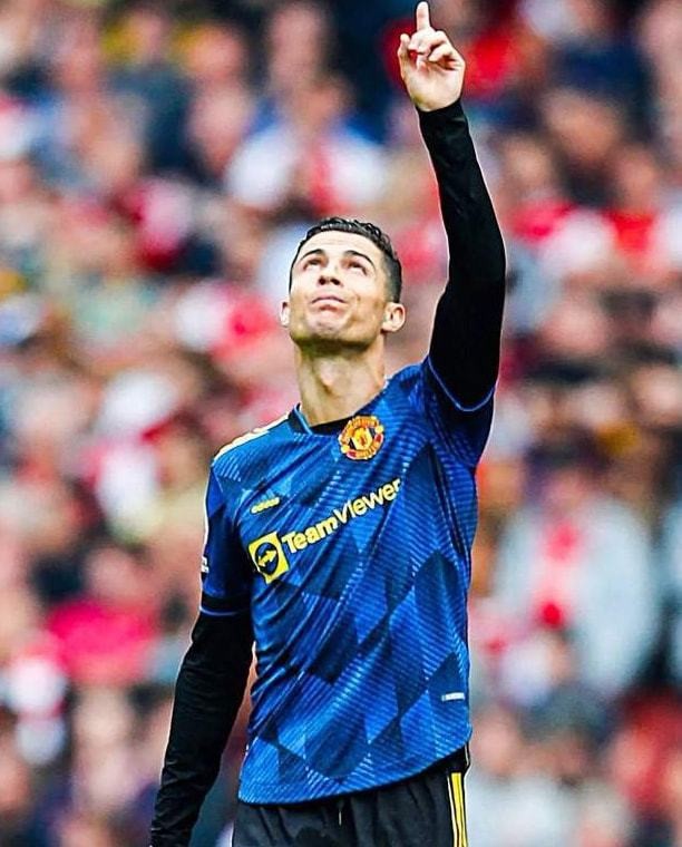 c罗被教练举起来,主教练不让c罗首发的理由