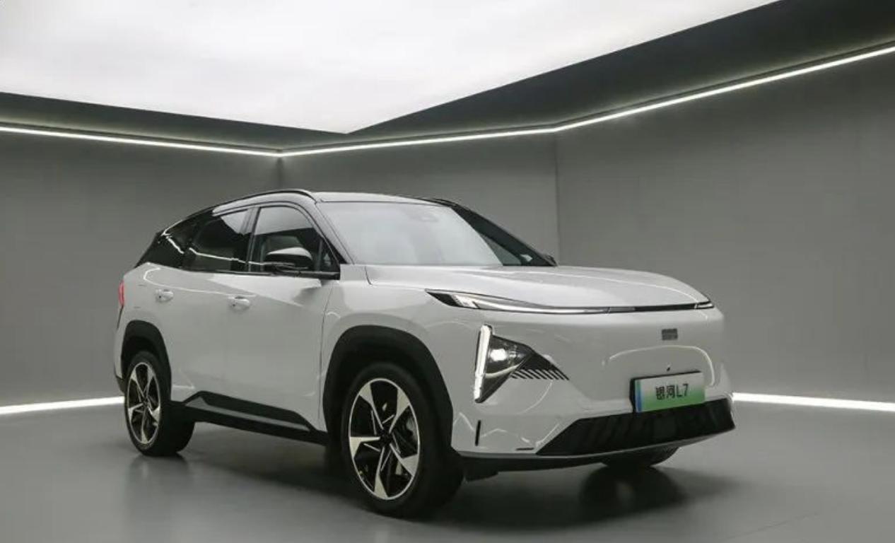 吉利银河l7全新suv黑科技,吉利银河l7全新suv悬浮顶