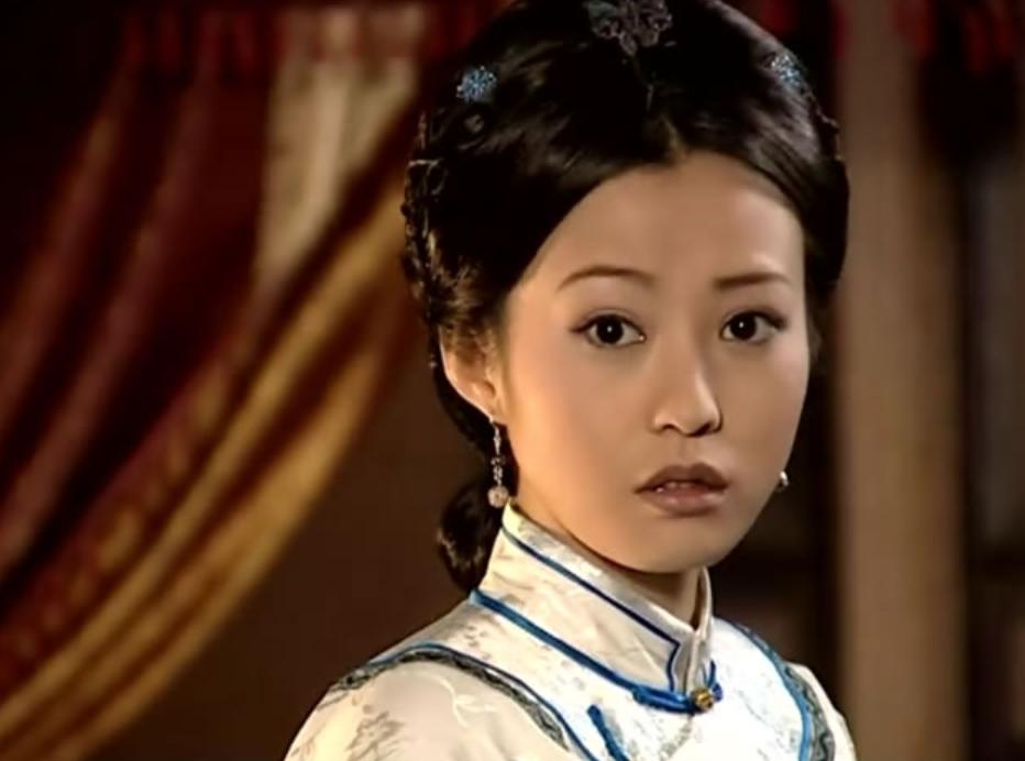 周迅青春靓丽蔡少芬人老珠黄,给皇后