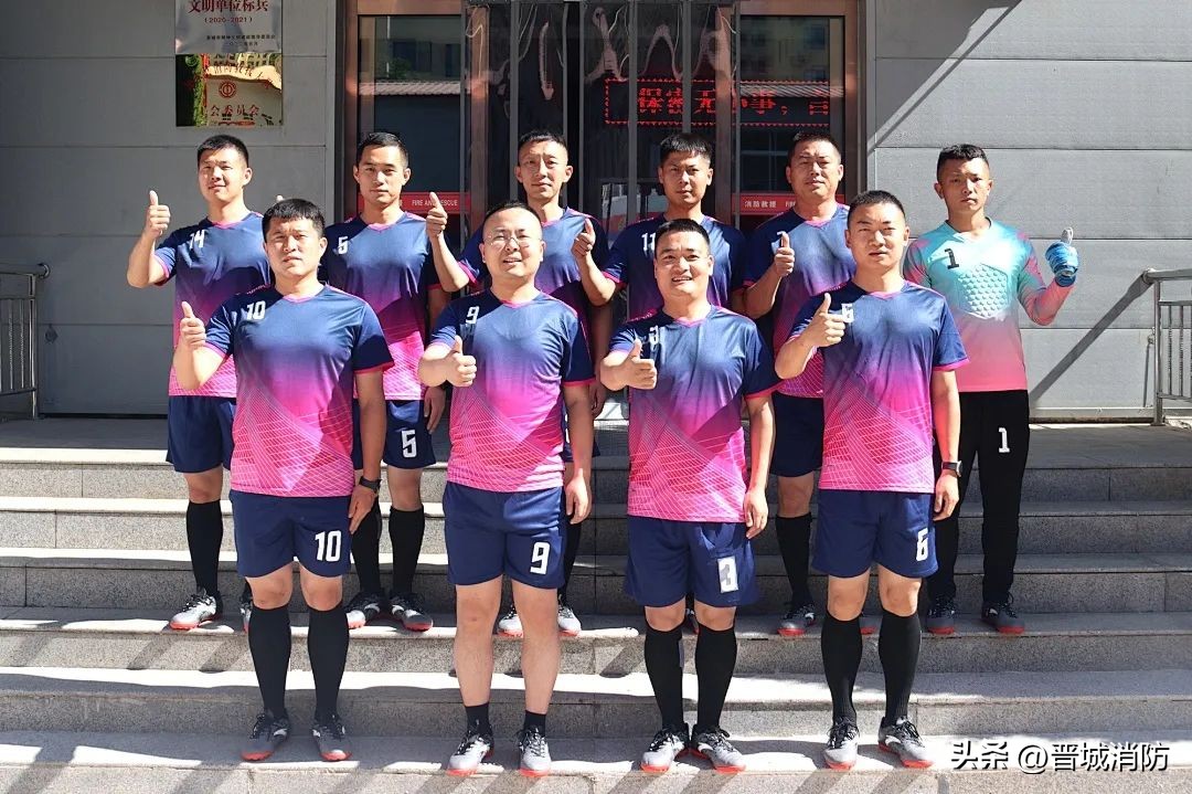 绿茵场上,绿茵场上展风采