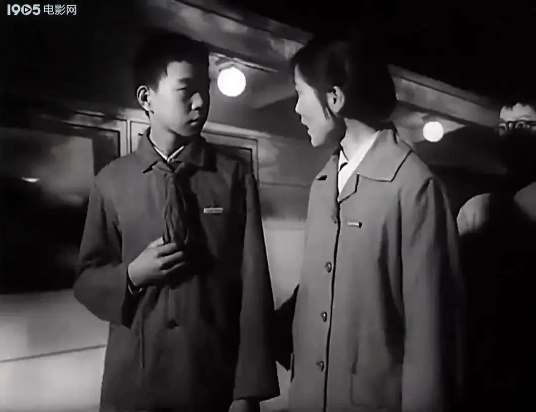 老电影海燕,老电影两个小足球队1956插曲