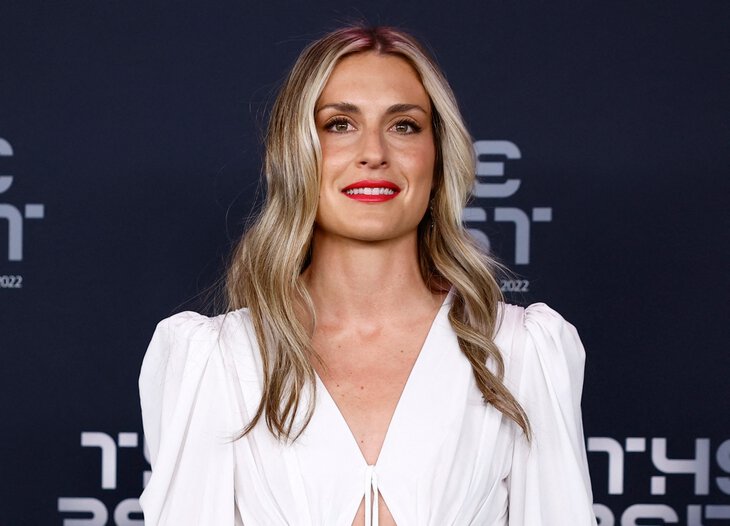 摩根世界杯梅西,梅西黑袍领奖视频