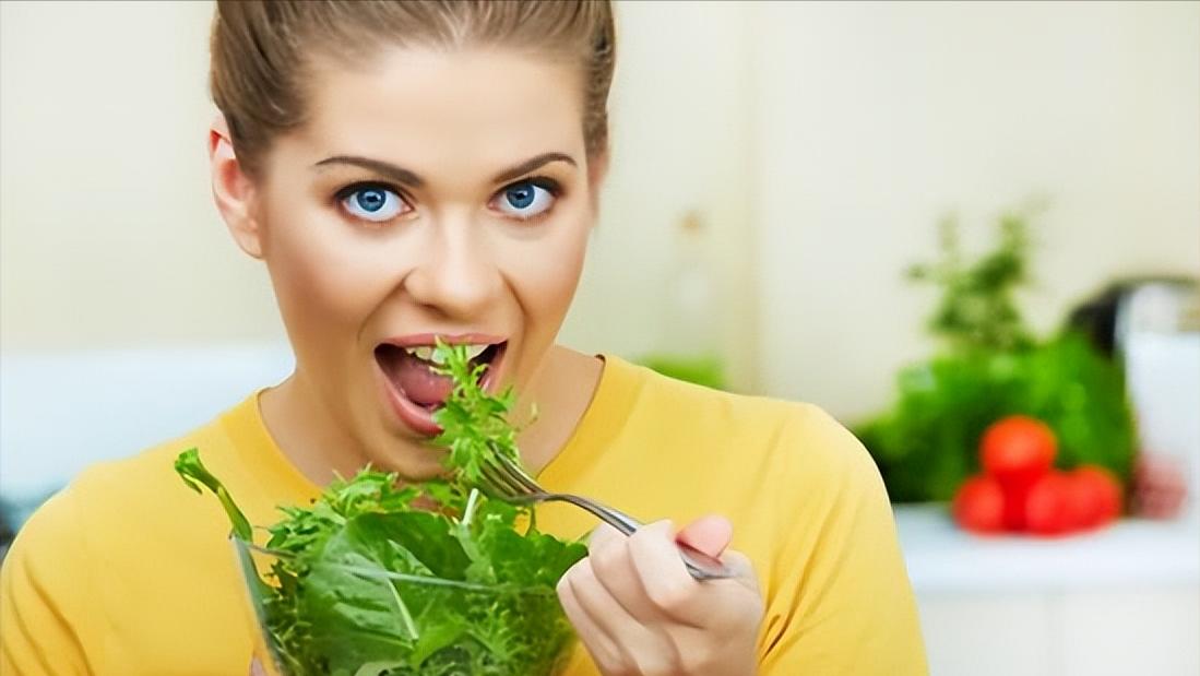 50岁女性更年期怎么度过,女性50岁更年期了应该注意些什么