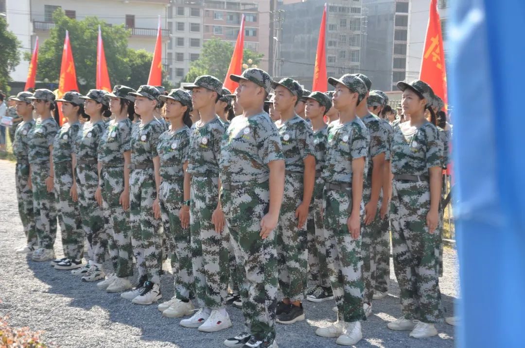 创新育人模式培养高质量人才,创新开展新生入学教育