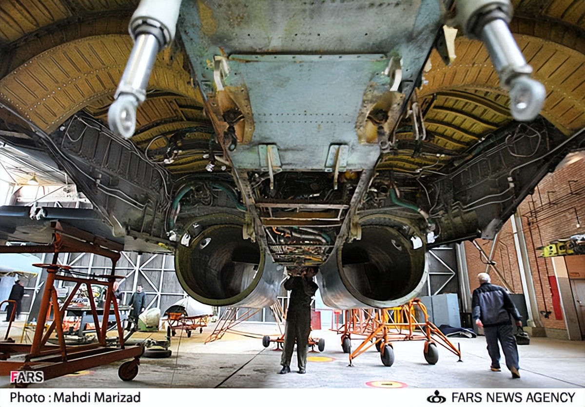 下水道藏2亿现金，豪宅中美女成群，印度军官是如何“挣钱”的？