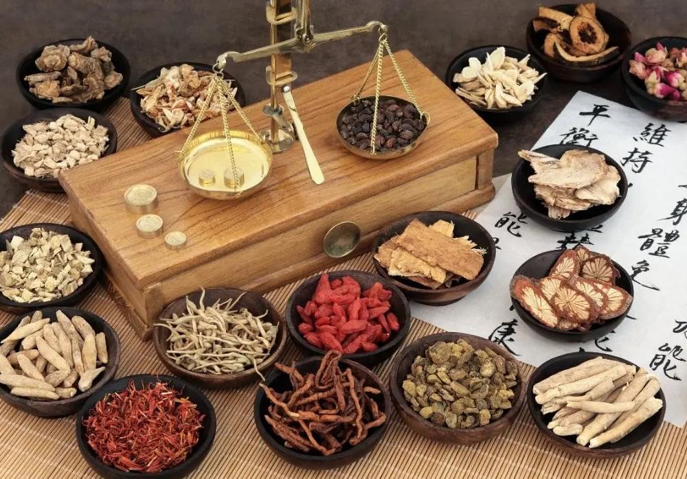 从《伤寒杂病论》中治疗肾病的经方诠释中药四气五味理论