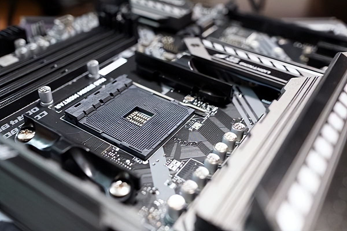 自己组装电脑主板应该怎么选,组装diy电脑主板怎么装