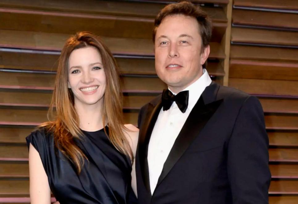 “金发控”马斯克：29岁女友肤白貌美像芭比，前妻曾被要求染金发