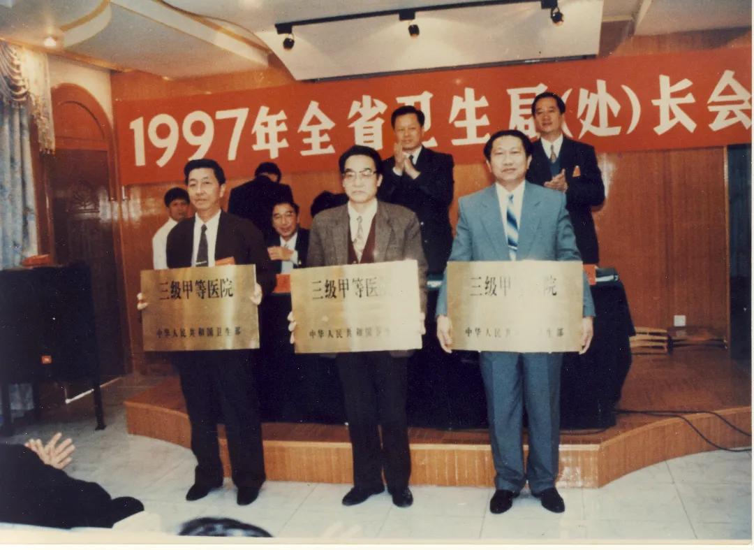 听老红军讲革命故事经历心得体会,听军垦老兵讲述戍边故事稿件