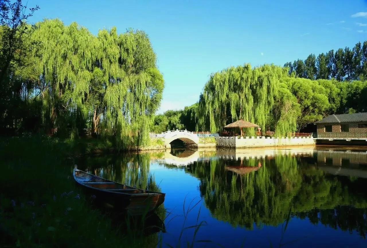 一湾碧水漾清波,一湾碧水潺潺