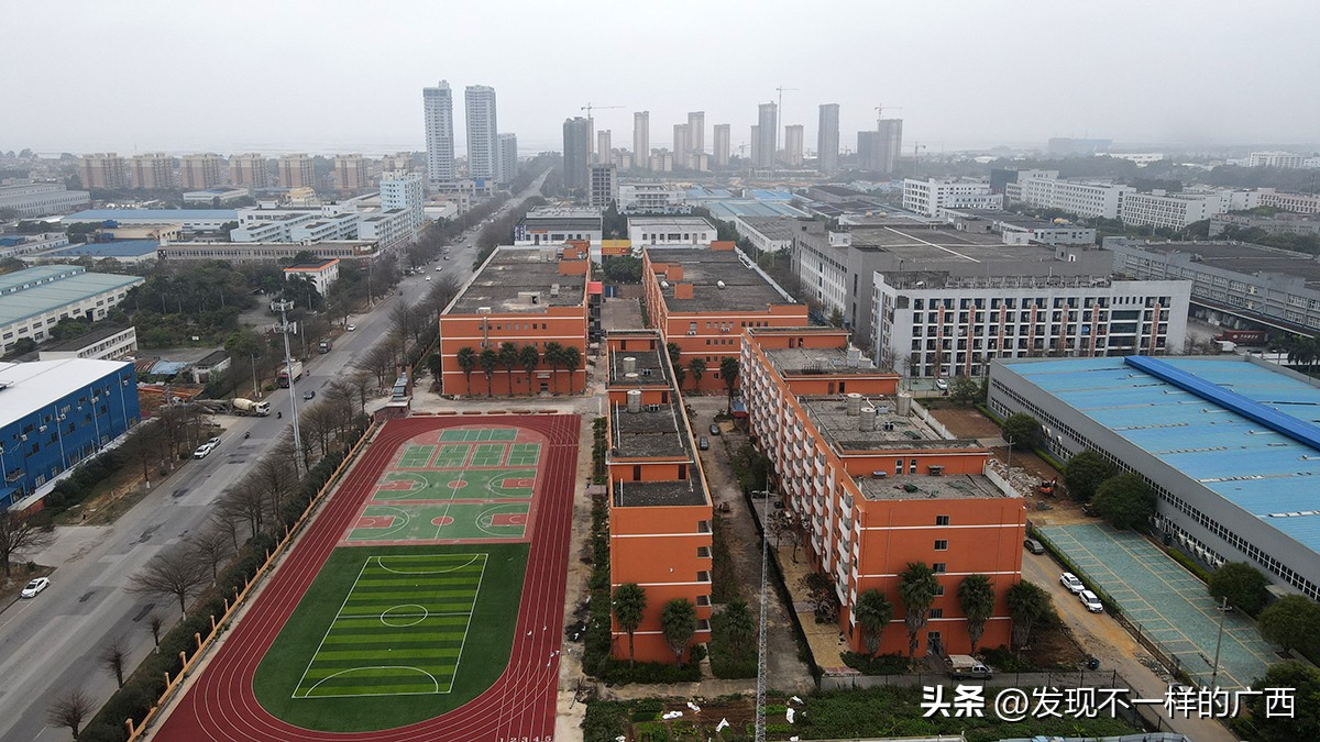 啥情况，北海这几栋准备用来做一所高中的厂房被拍卖了，6816万起
